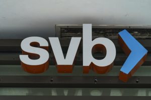 Regulator Swiss Pantau Bank dan Asuransi Setelah SVB Runtuh