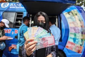 Rupiah Merosot Seiring Penantian Laporan Tingkat Pengangguran AS