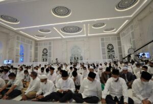 Sebenarnya Berapa Rakaat Sholat Tarawih?