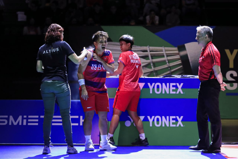 Pasangan ganda putri Apriyani Rahayu/Siti Fadia Silva Ramadhanti mundur di babak semifinal Swiss Open 2023. Mereka mundur karena Apri yang mengalami cedera.