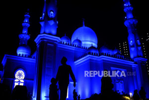 Tarawih Pertama di Masjid Ath Thohir Depok