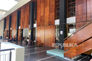 Jamaah Masjid Salman ITB Membeludak Hingga Ribuan Orang Per Hari Selama Ramadhan