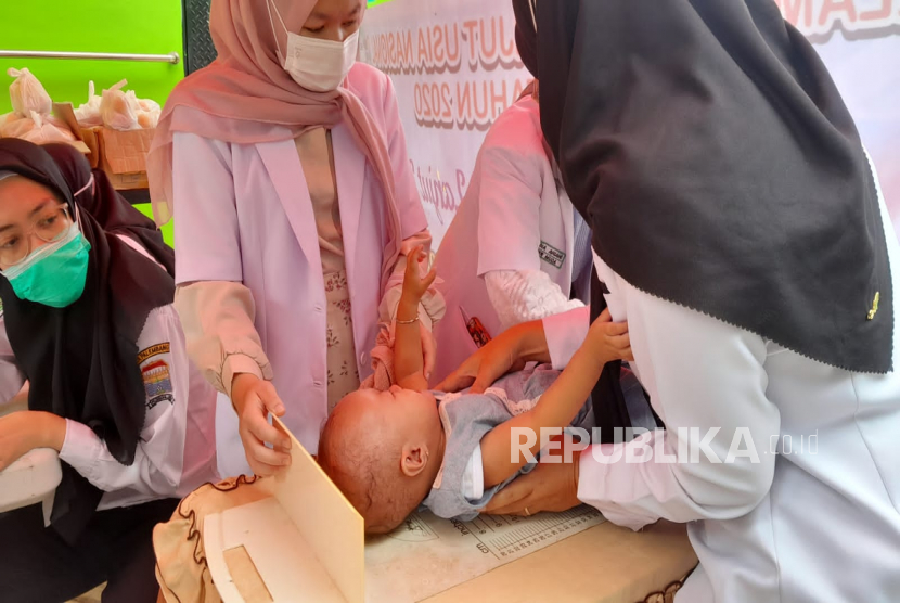 YBM BRILiaN Bagikan 800 PMT untuk Keluarga Berisiko Stunting