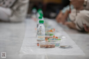 Menyiapkan Menu Berbuka Puasa