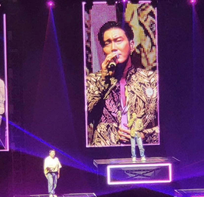 Siwon pakai batik. Dok: Instagram @gandisulis