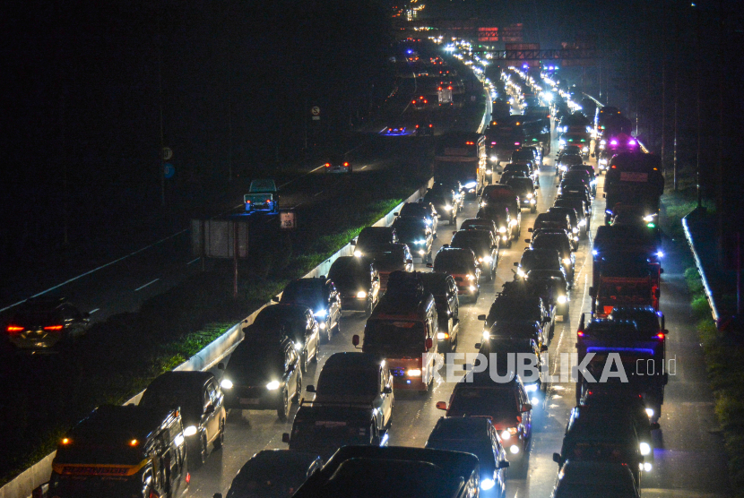 Kemacetan di Gerbang Tol Cileunyi Bandung