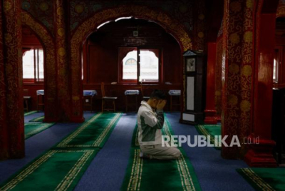 Bacaan Niat Sholat Subuh 2 Rakaat Sendiri, Makmum, dan Imam