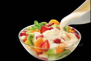 Anaknya Bosan Makan Buah Potong, Mona Ratuliu Kreasikan Menjadi Salad dan Puding
