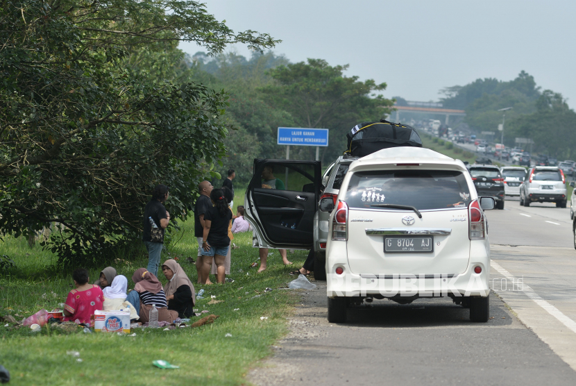 Semburan Api di Rest Area Cipali Belum Padam Setelah Dua Hari