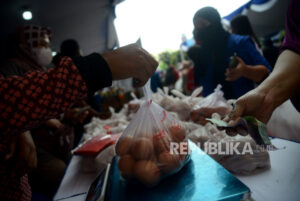 Bakti Sosial PRA Nogotirto Jual Sembako Murah dan Periksa Kesehatan Gratis