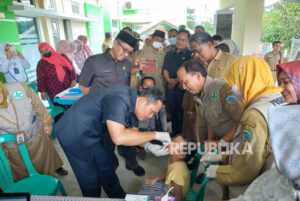 Bawa Anak Imunisasi Polio, Warga Tasik: Ikhtiar untuk Kesehatan