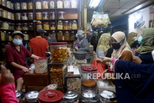 Berkah Lebaran, Omzet Penjual Pasar Jatinegara Melesat Rp 100 Juta