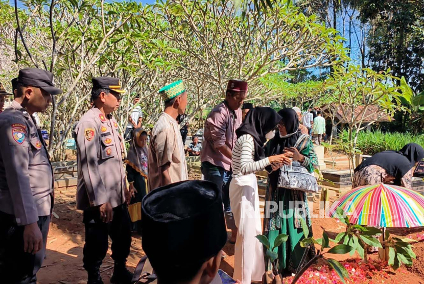 Dua Korban Dukun Pengganda Uang Dimakamkan di Lampung