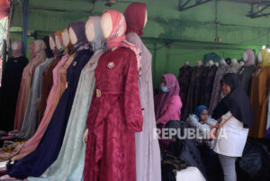 Gamis ‘Lesti Kejora’ dan Kaftan Jadi Baju Lebaran Paling Diburu di Pasar Tanah Abang