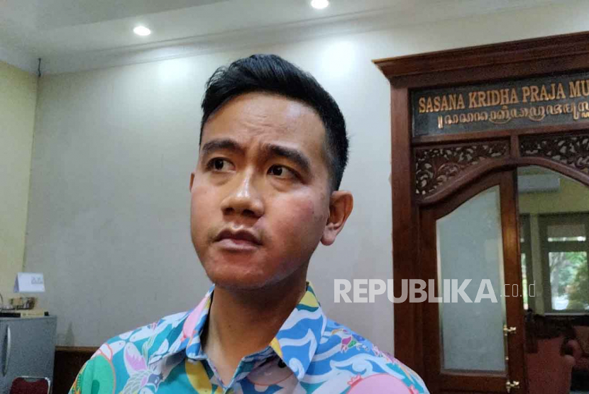 Gibran Persilakan Warga Hadir pada Open House Perdana di Loji Gandrung