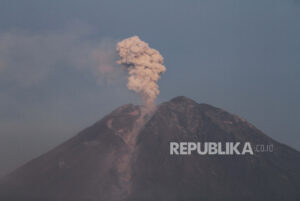 Gunung Semeru Kembali Alami 14 Kali Gempa Letusan