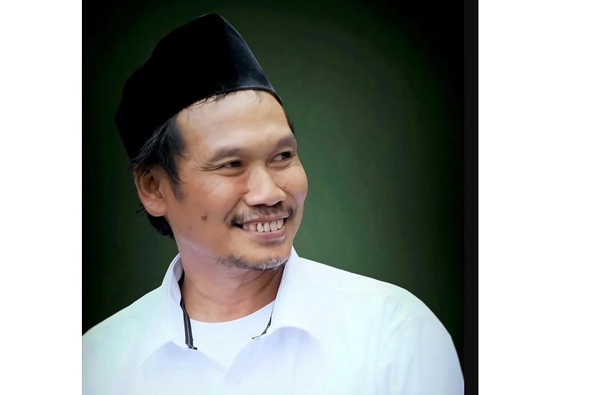 Gus Baha mengatakan jadilah orang NU tanpa membenci keberadaan Muhammadiyah.