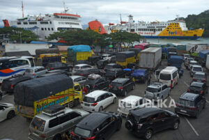 Hindari Kemacetan, Pemudik Menuju Pelabuhan Merak Diimbau Naik Kereta Api