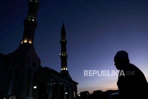 Idul Fitri 2023: Umat Muslim di UEA Diminta Bantu Cari Bulan Sabit Besok