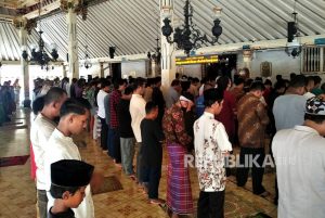 Imam Shalat Dilempar Sandal, MUI : Rasulullah pernah Mengingatkan Sahabat Muadz