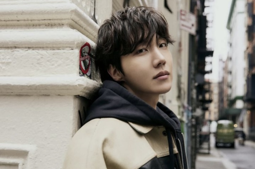 J-hope BTS akan wamil April (foto ilustrasi). Dok: Instagram @uarmyhope