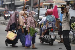 Jelang Mudik, Mendagri Minta Kepala Daerah Tertibkan Pasar Tumpah