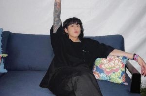 Jungkook BTS Kepergok Nonton Coachella, Malah Beri Respons Ini ke Penggemar