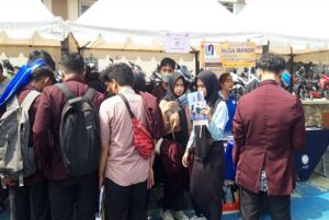 Kampus UNM Turut Ramaikan Job and Education Fair 2023 SMK Letris Indonesia 2