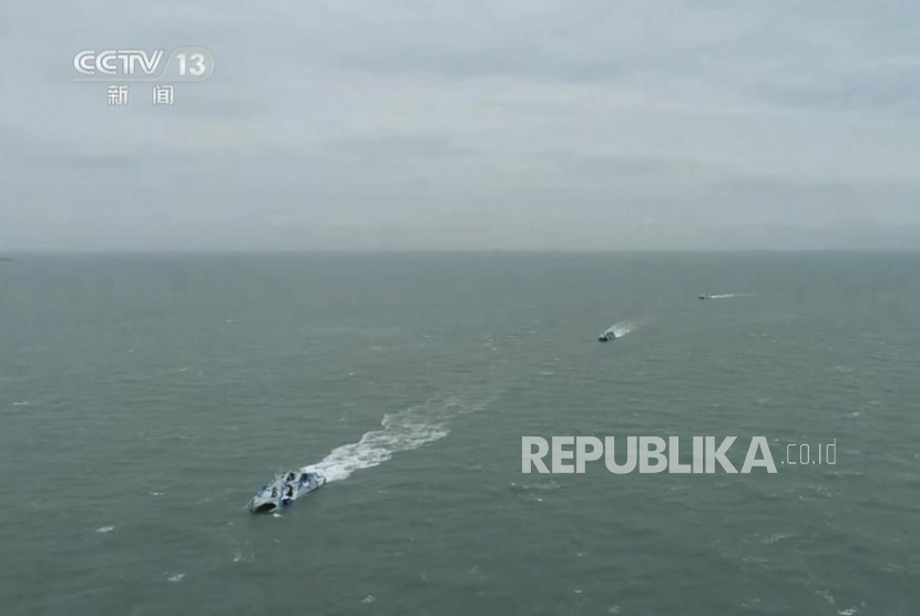 Kapal Perang AS Berlayar di Selat Taiwan