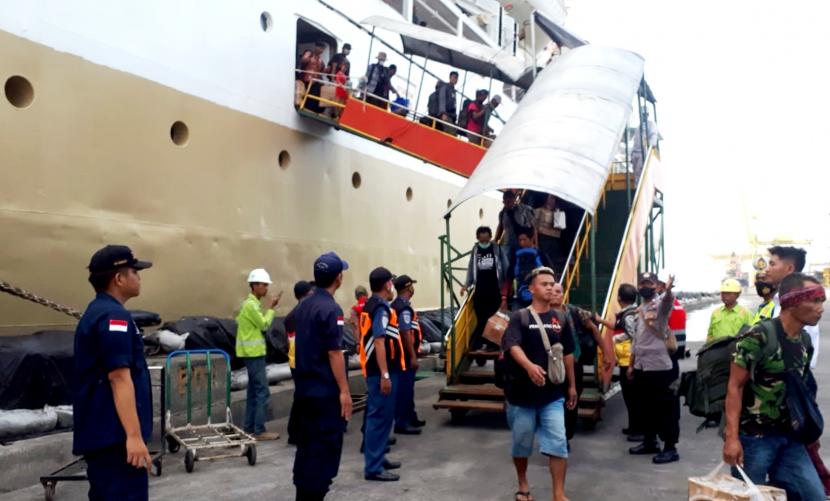 Kedatangan Pemudik di Pelabuhan Tanjung Emas Semarang Meningkat