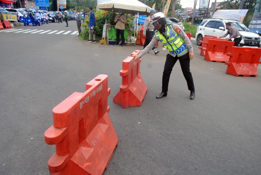 Lalu Lintas Simpang Gadog Mulai Ramai Dilalui Kendaraan Pemudik