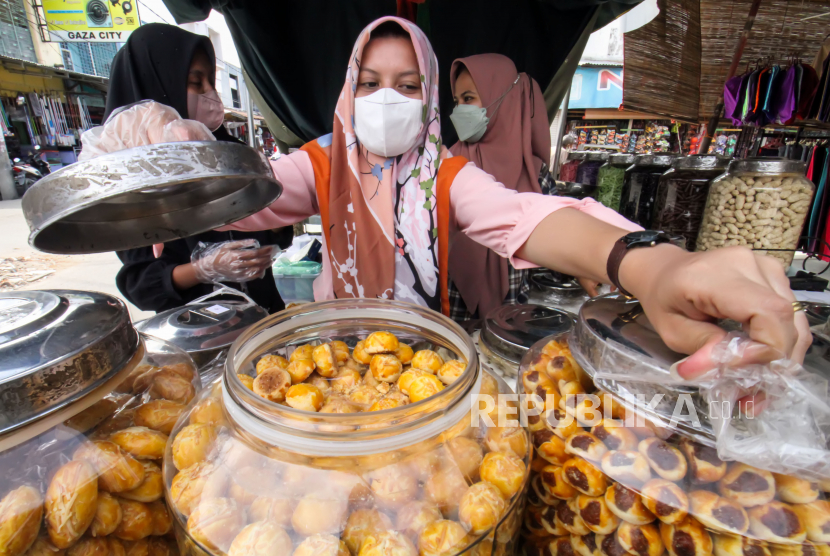 Laris Manis, Kue Lebaran Diburu Pembeli