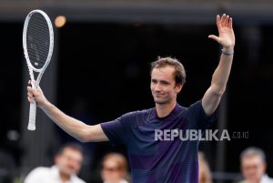 Medvedev Atur Pertemuan dengan Zverev di Monte Carlo