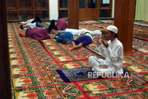 Mengetahui Keutamaan Itikaf Ramadhan | Republika Online