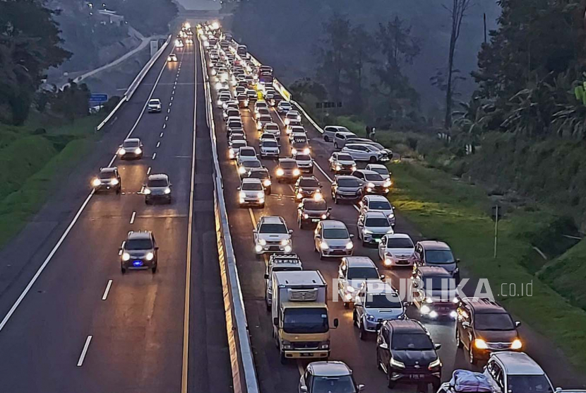 Pantauan Arus Mudik: Sejumlah Titik Lalu Lintas di Solo Alami Penumpukan