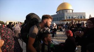 Pemuda Muslim Habiskan 10 Bulan Jalan Kaki dari Prancis ke Masjid Al Aqsa