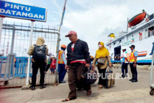 Pemudik Kapal Laut Hindari Puncak Pergerakan Penumpang