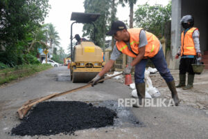 Enam Tim Siaga Tambal Lubang Jalan Temanggung Hadapi Lebaran