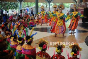 Peringatan Hari Tari Sedunia di Perkampungan Budaya Betawi Setu