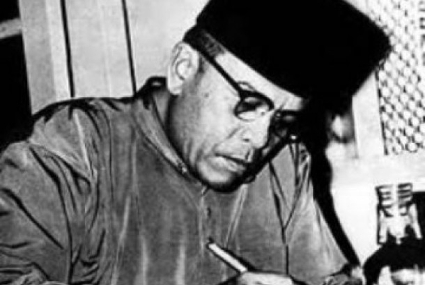 Buya Hamka. Pernah Ditanya Soal Perbedaan Waktu Hari Raya, Ini Jawaban Buya Hamka. Foto: Dok. Republika