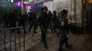 Polisi Israel Serang Jemaah di Masjid Al Aqsa, Tahan 350 Warga Palestina