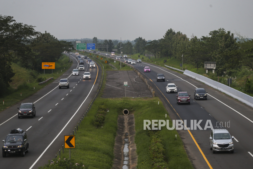 Polisi Kembali Berlakukan One Way dari GT Kalikangkung