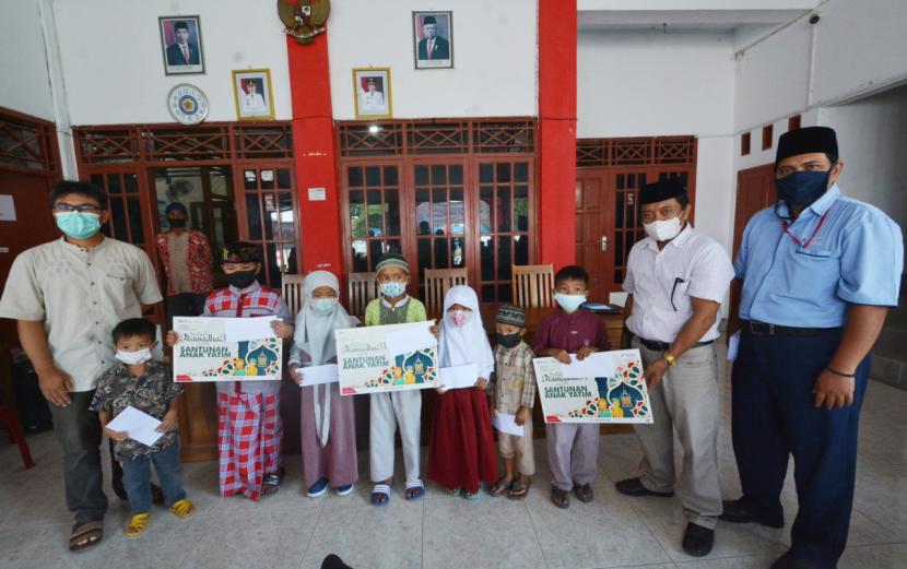 Raih Berkah Ramadhan, Pertamina RU VI Balongan Santuni 250 Anak Yatim