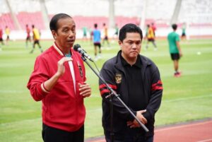 Respons Surat FIFA, Jokowi Minta Ketum PSSI Buat Peta Jalan Transformasi Sepak Bola