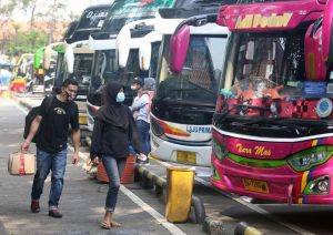 Ribuan Pemudik Berangkat dari Terminal Poris Tangerang