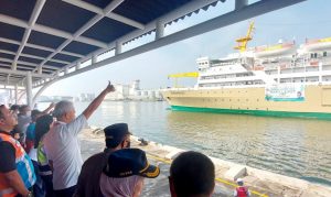 Ribuan Pemudik Bermotor Tiba di Tanjung Emas dengan KM Dobonsolo