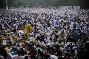 Ribuan Warga Padati Pelaksanaan Sholat Idul Fitri di Lapangan Sempur Bogor