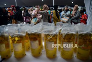 Safari Ramadhan BUMN, IDSurvey Sebar 1.000 Paket Sembako Murah di Kalsel