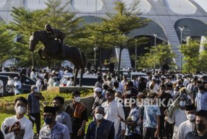 Shalat Idul Fitri Digelar di Tengah Guyuran Hujan di Jakarta International Equestrian Park