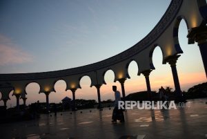 Sholat Idul Fitri Disunahkan Memakai Pakaian Terbaik